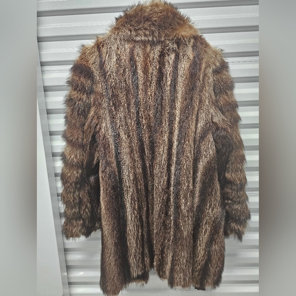 REAL FUR 100% BEAUTIFUL CANADIAN RACCOON FUR COAT SIZE L/ XLARGE - Picture 4 of 6